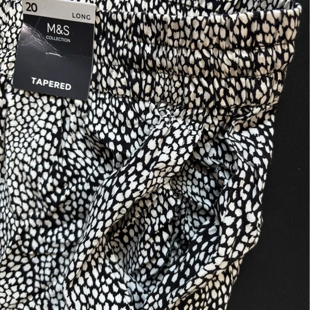 Women's lightweight casual pants from the M&S Collection black&white size 20 - Picture 4 of 6